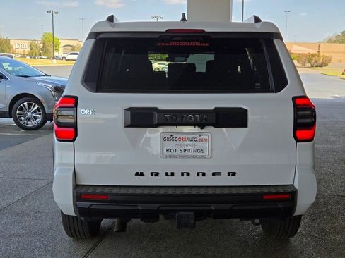 Used 2025 Toyota 4Runner SR5 AWD/4WD image 4