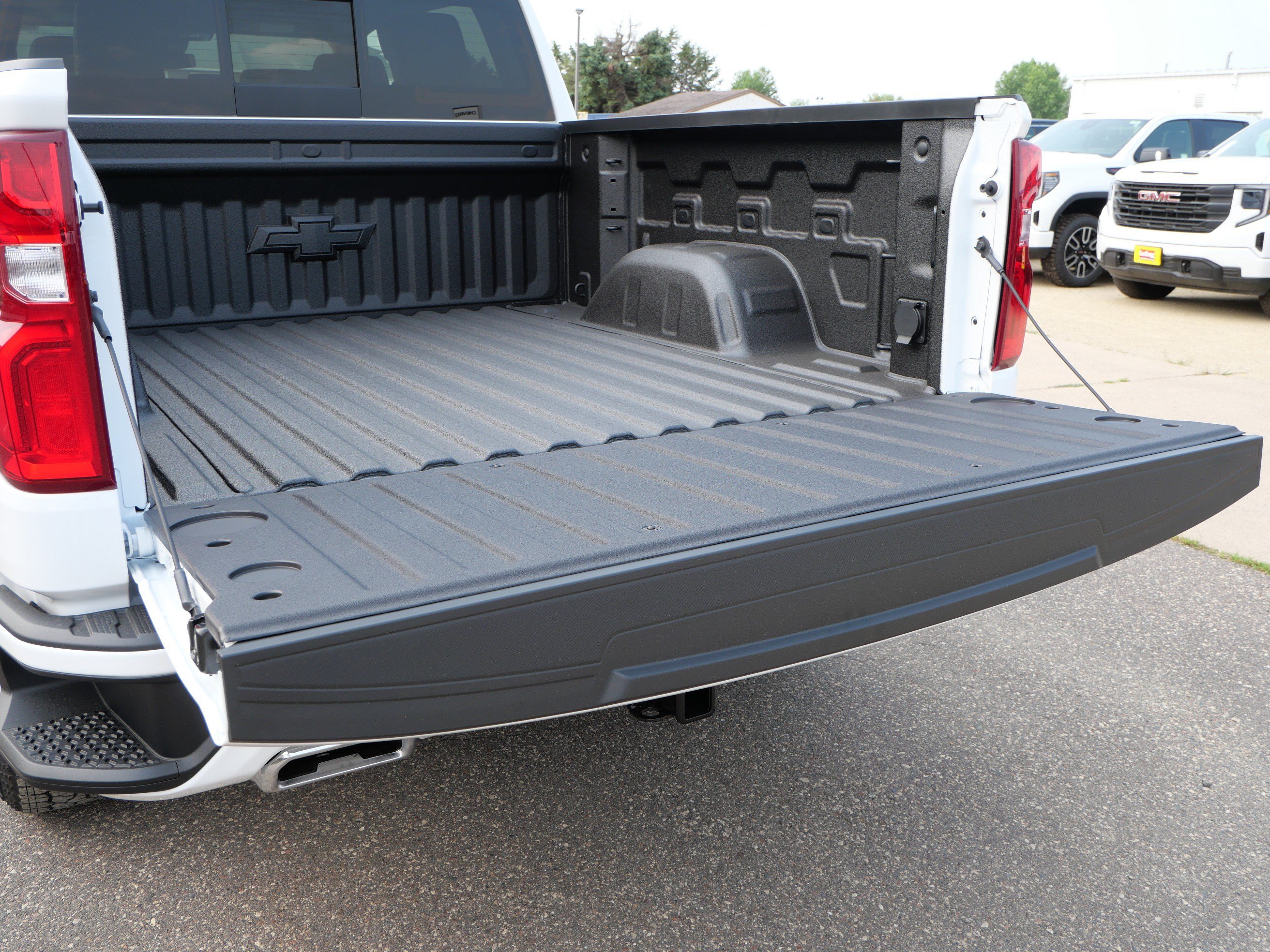 New 2026 Chevrolet Silverado 1500 RST w/ RST All Star Premium Package AWD/4WD image 12