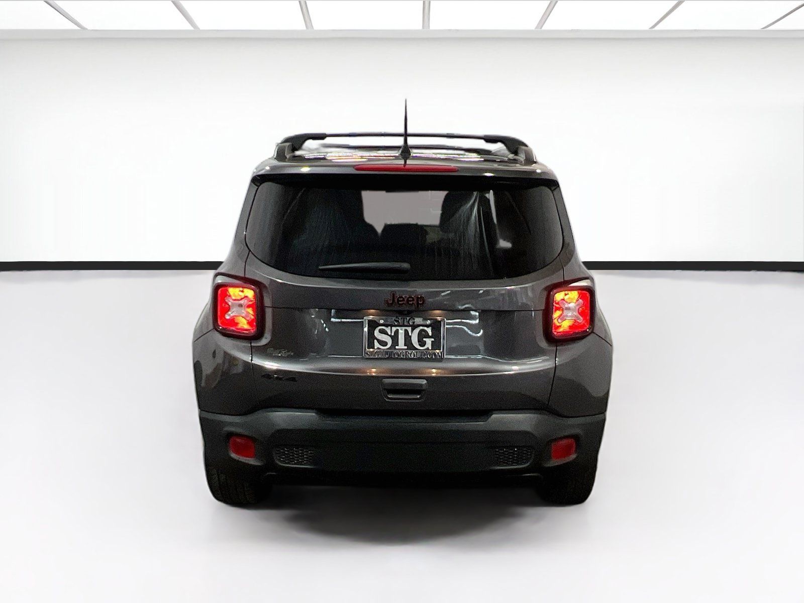 Used 2020 Jeep Renegade Latitude AWD/4WD image 5