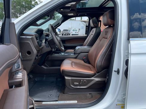 Used 2024 Ford Expedition King Ranch RWD image 18