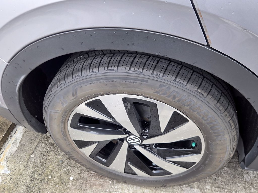 Used 2023 Volkswagen ID.4 2WD image 6