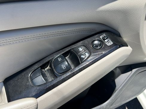 Used 2020 Nissan Altima 2.5 SV FWD image 16