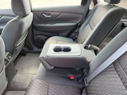 Used 2017 Nissan Rogue S AWD/4WD image 28