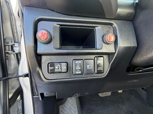 Used 2019 Toyota Tacoma TRD Sport AWD/4WD image 23