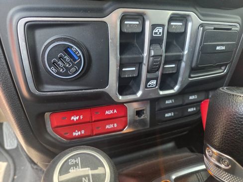 Used 2018 Jeep Wrangler Unlimited Sport S AWD/4WD image 14