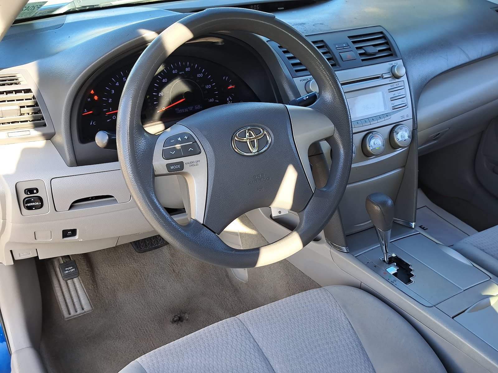 Used 2011 Toyota Camry LE FWD image 15