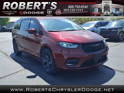 Used 2022 Chrysler Pacifica Touring-L w/ S Appearance Package