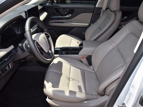 Used 2024 Lincoln Corsair FWD image 9