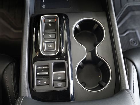 Used 2025 Honda Pilot Touring image 19
