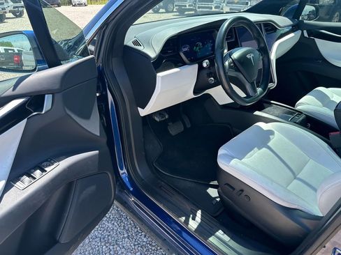 Used 2020 Tesla Model X Long Range AWD/4WD image 32
