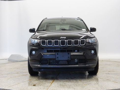 Used 2023 Jeep Compass Latitude image 8