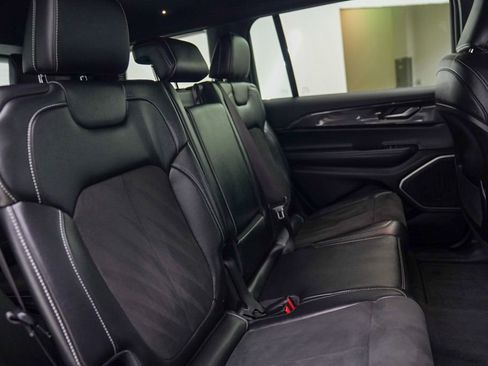 Used 2022 Jeep Grand Cherokee L Laredo image 15