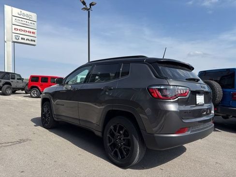Used 2022 Jeep Compass Latitude w/ Convenience Group AWD/4WD image 5