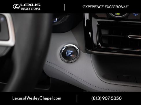 Used 2022 Toyota Highlander XLE AWD/4WD image 32