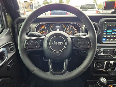 Certified 2023 Jeep Gladiator Sport AWD/4WD image 20