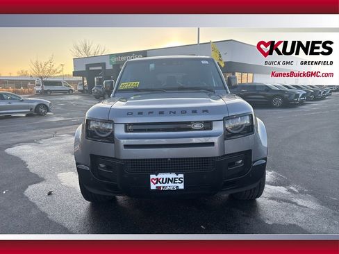 Used 2024 Land Rover Defender 130 X-Dynamic SE image 12