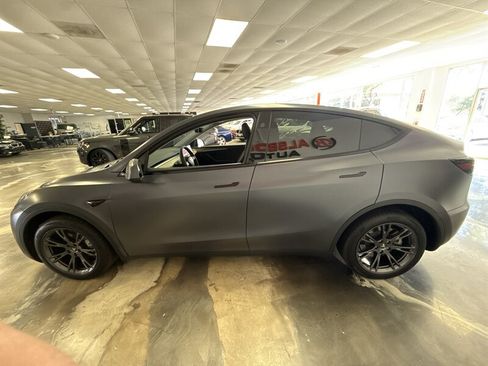 Used 2023 Tesla Model Y AWD image 4