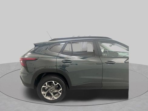 Used 2025 Chevrolet Trax LT w/ Driver Confidence Package FWD image 9