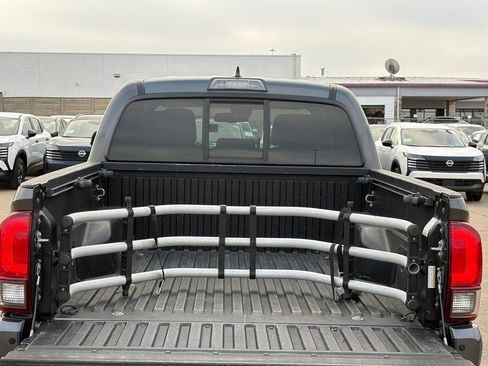 Used 2018 Toyota Tacoma TRD Sport image 42