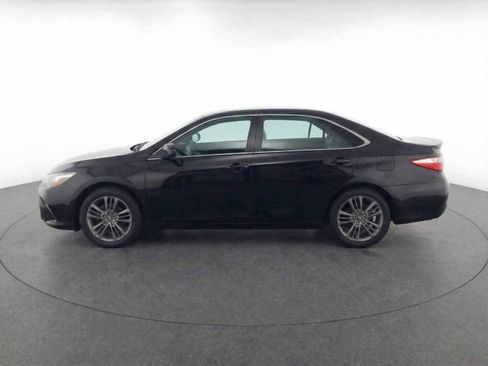 Used 2017 Toyota Camry SE image 7