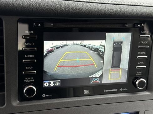 Used 2019 Toyota Sienna Limited Premium image 42