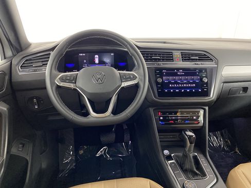 Used 2022 Volkswagen Tiguan SE AWD/4WD image 41