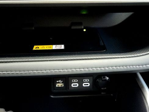 Certified 2024 Toyota Highlander XLE AWD/4WD image 31