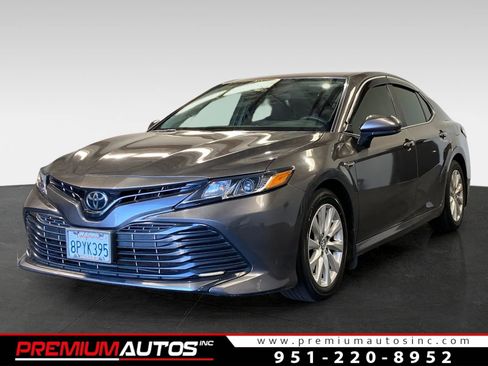 Used 2019 Toyota Camry LE image 1