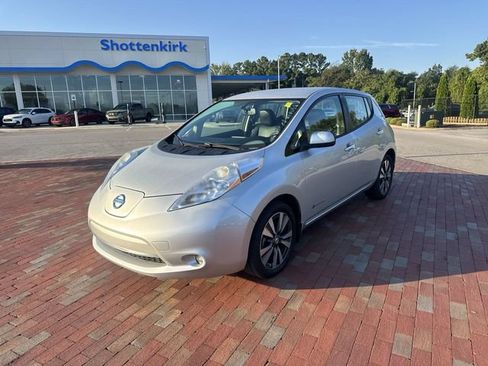 Used 2015 Nissan Leaf SL FWD image 1