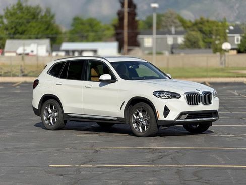 Used 2023 BMW X3 xDrive30i w/ Premium Package AWD/4WD image 3