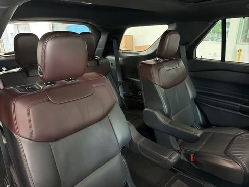 Used 2020 Ford Explorer Platinum w/ Premium Technology Package AWD/4WD image 13