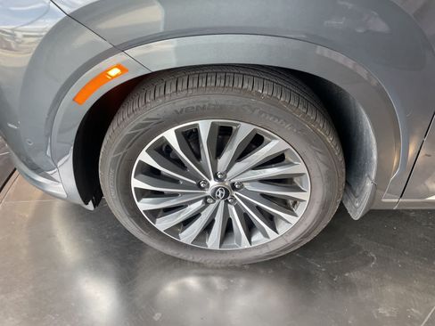Used 2025 Hyundai Palisade Calligraphy AWD/4WD image 12
