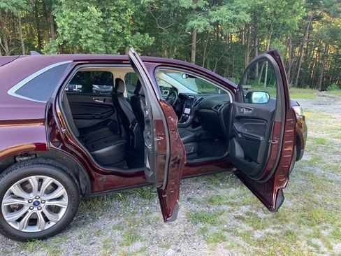 Certified 2022 Ford Edge Titanium AWD/4WD image 11