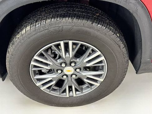 Used 2026 Chevrolet Traverse LT w/ Driver Confidence Package image 32