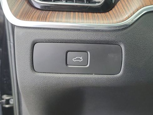 Used 2023 Volvo XC60 B5 Ultimate w/ Protection Package FWD image 33