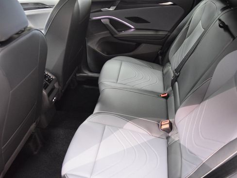 New 2025 Volkswagen Tiguan SE image 5