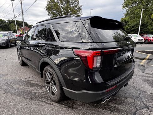 Used 2025 Ford Explorer ST AWD/4WD image 5