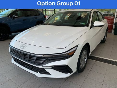 New 2026 Hyundai Elantra SE FWD image 2