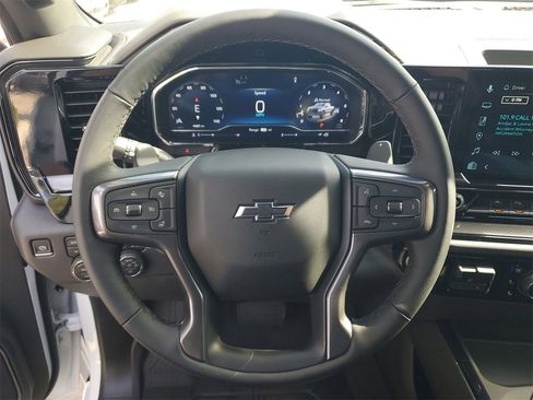 Used 2025 Chevrolet Silverado 1500 ZR2 image 18