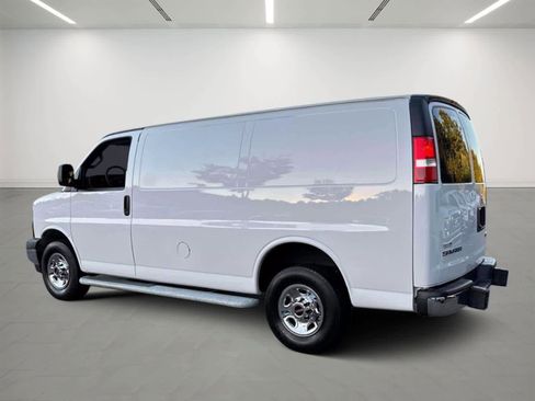 Used 2023 GMC Savana 2500 w/ Driver Convenience Package image 3