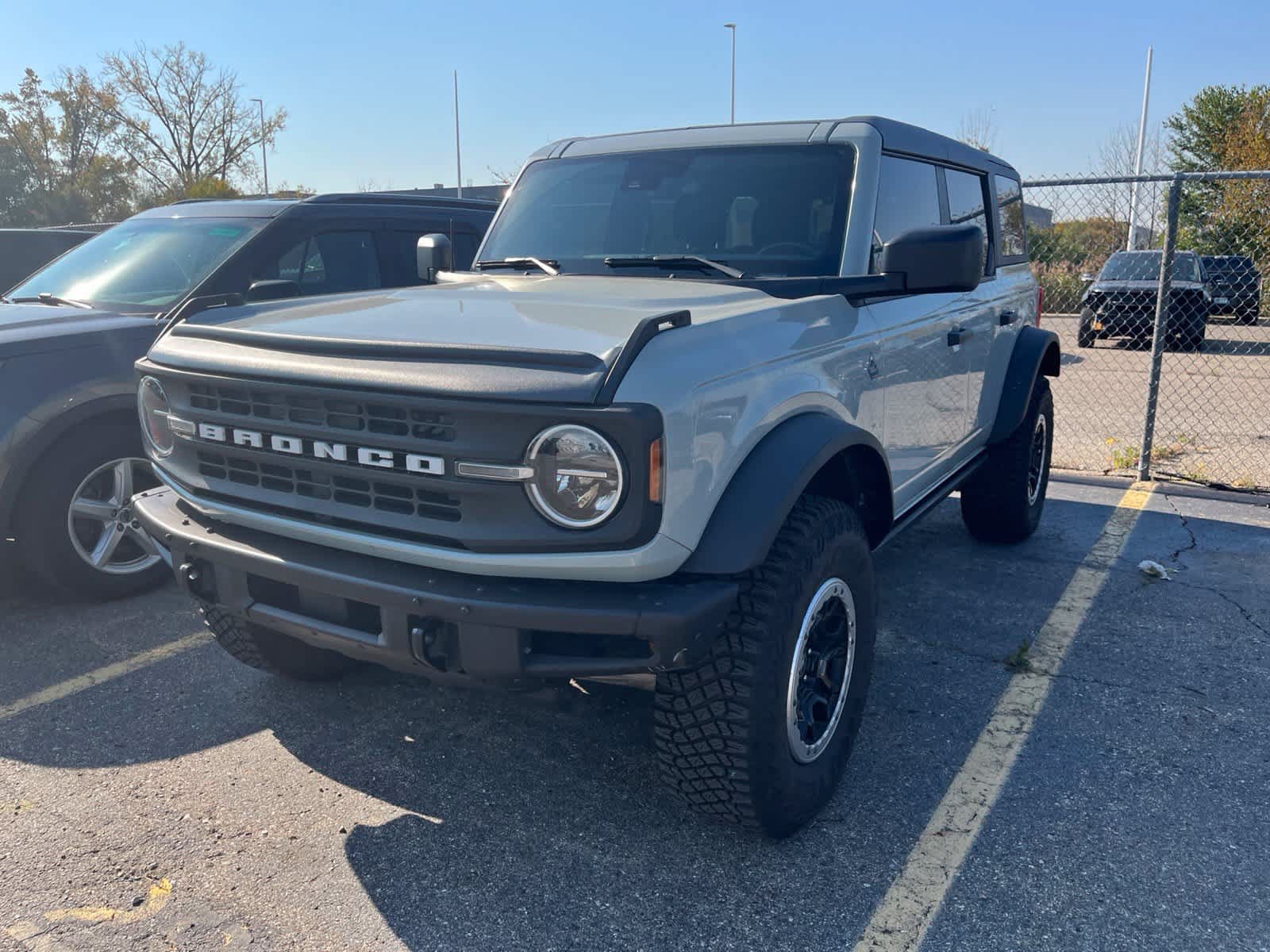 Used 2022 Ford Bronco Black Diamond w/ Sasquatch Package AWD/4WD image 3