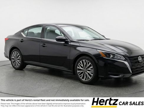 Used 2025 Nissan Altima 2.5 SV image 1