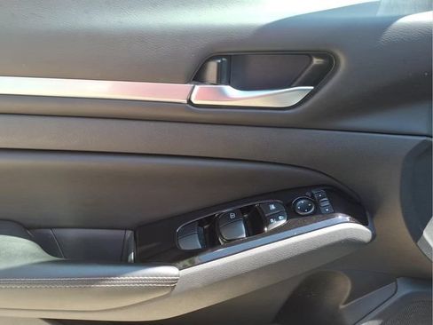 Used 2023 Nissan Altima 2.5 SV AWD/4WD image 11