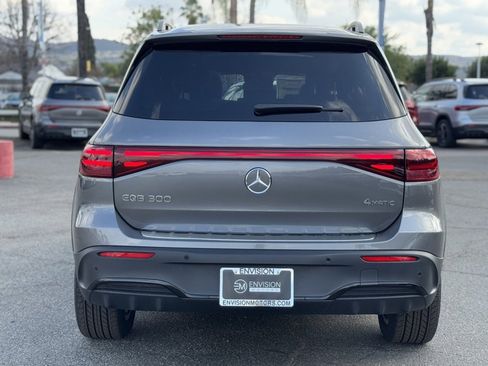 Used 2024 Mercedes-Benz EQB 300 4MATIC image 11