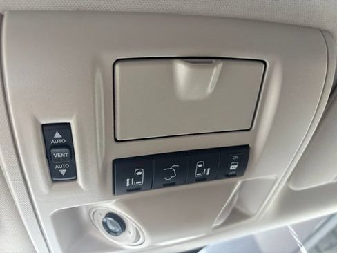 Used 2015 Chrysler Town & Country Touring-L w/ Driver Convenience Group FWD image 13