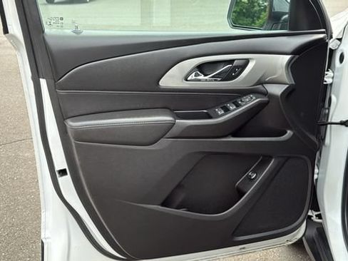 Used 2022 Chevrolet Traverse LT AWD/4WD image 9