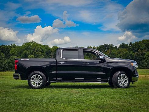 Used 2023 Chevrolet Silverado 1500 LTZ w/ LTZ Premium Package AWD/4WD image 3