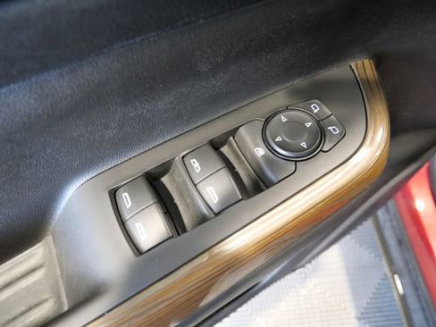 Used 2023 GMC Acadia SLE w/ Driver Convenience Package image 17