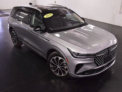 Used 2024 Lincoln Nautilus Reserve image 9