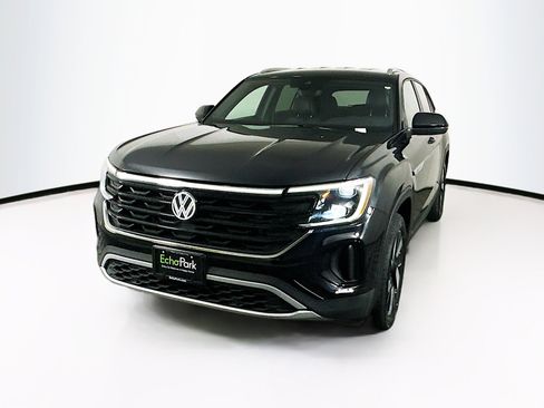 Used 2025 Volkswagen Atlas Cross Sport SE image 3